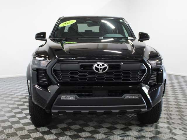 Certified 2025 Toyota Tacoma TRD Off-Road AWD/4WD image 9