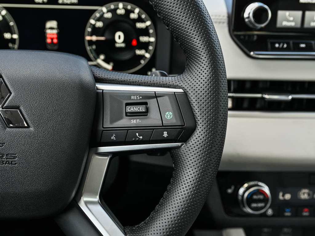 New 2025 Mitsubishi Outlander SEL image 22