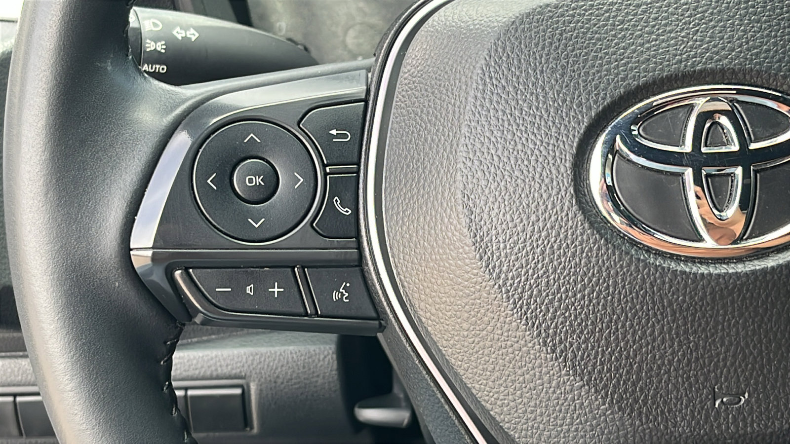 Used 2025 Toyota Corolla SE image 16