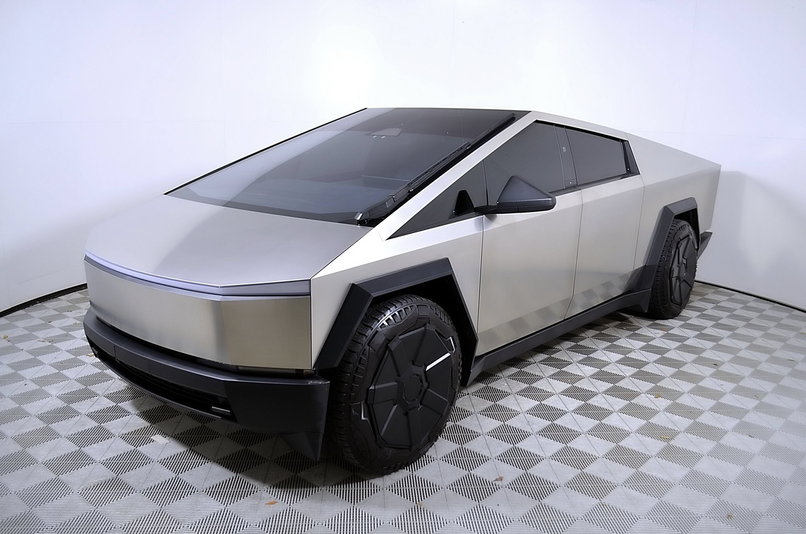 Used 2024 Tesla Cybertruck Cyberbeast AWD/4WD image 4