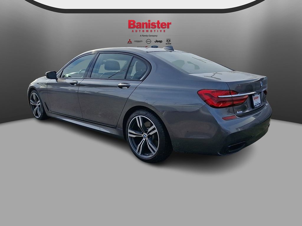 Used 2019 BMW 750i w/ Luxury Rear Seating Package image 7