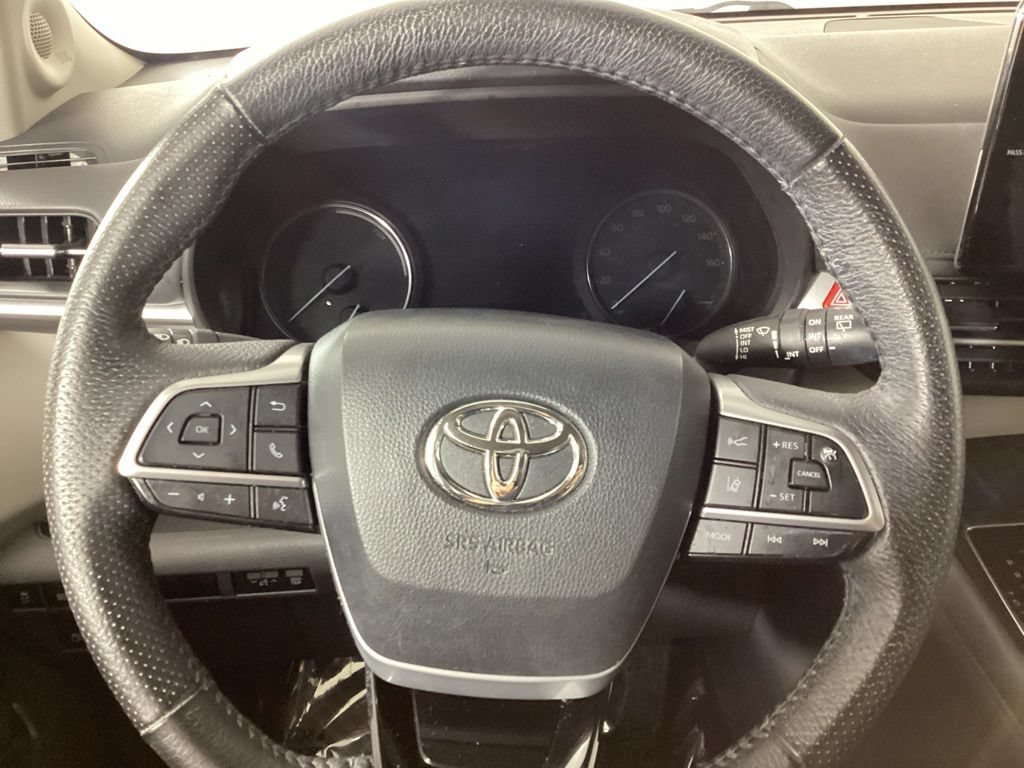 Used 2021 Toyota Sienna Limited FWD image 15