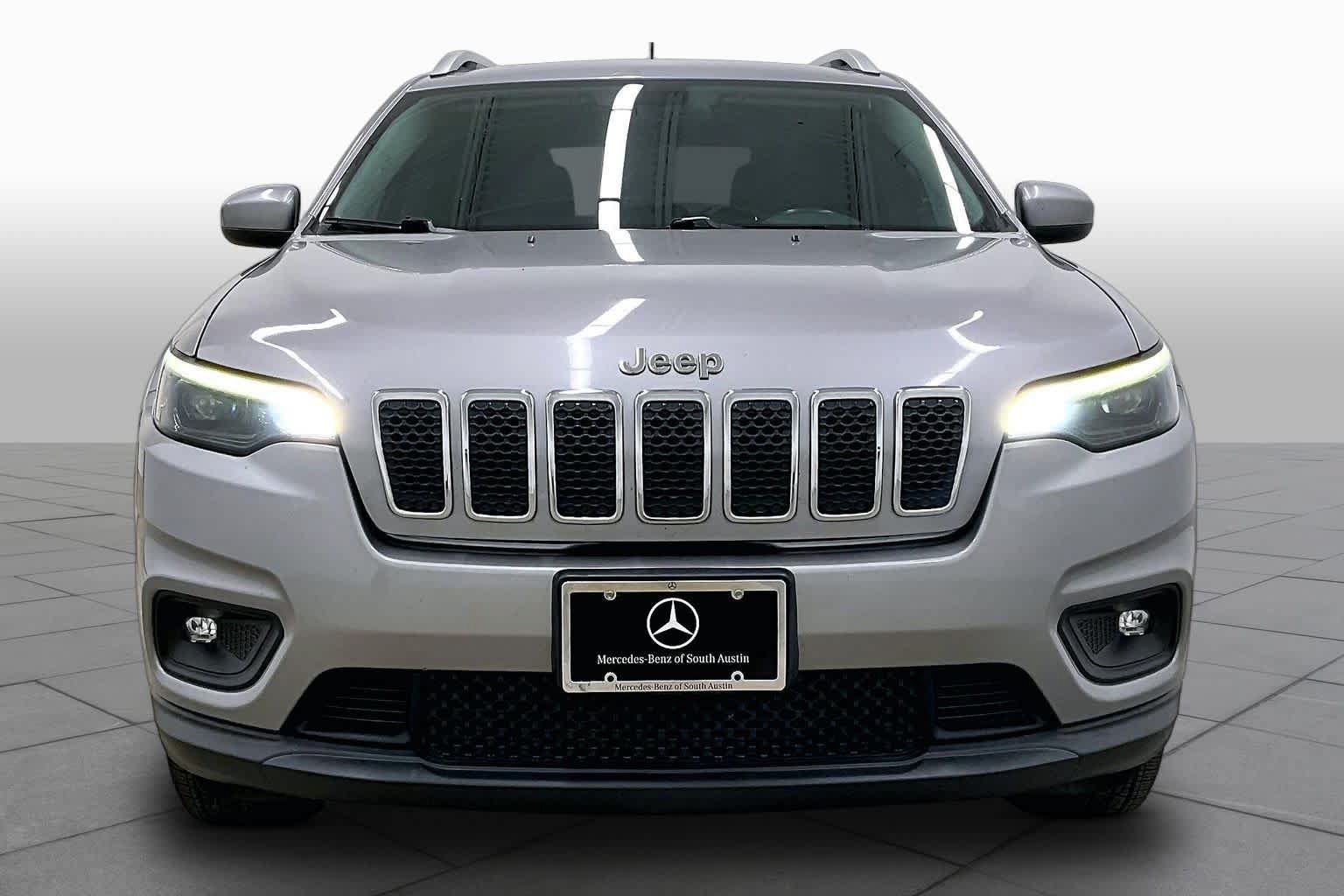 Used 2019 Jeep Cherokee Latitude w/ Cold Weather Group AWD/4WD image 4