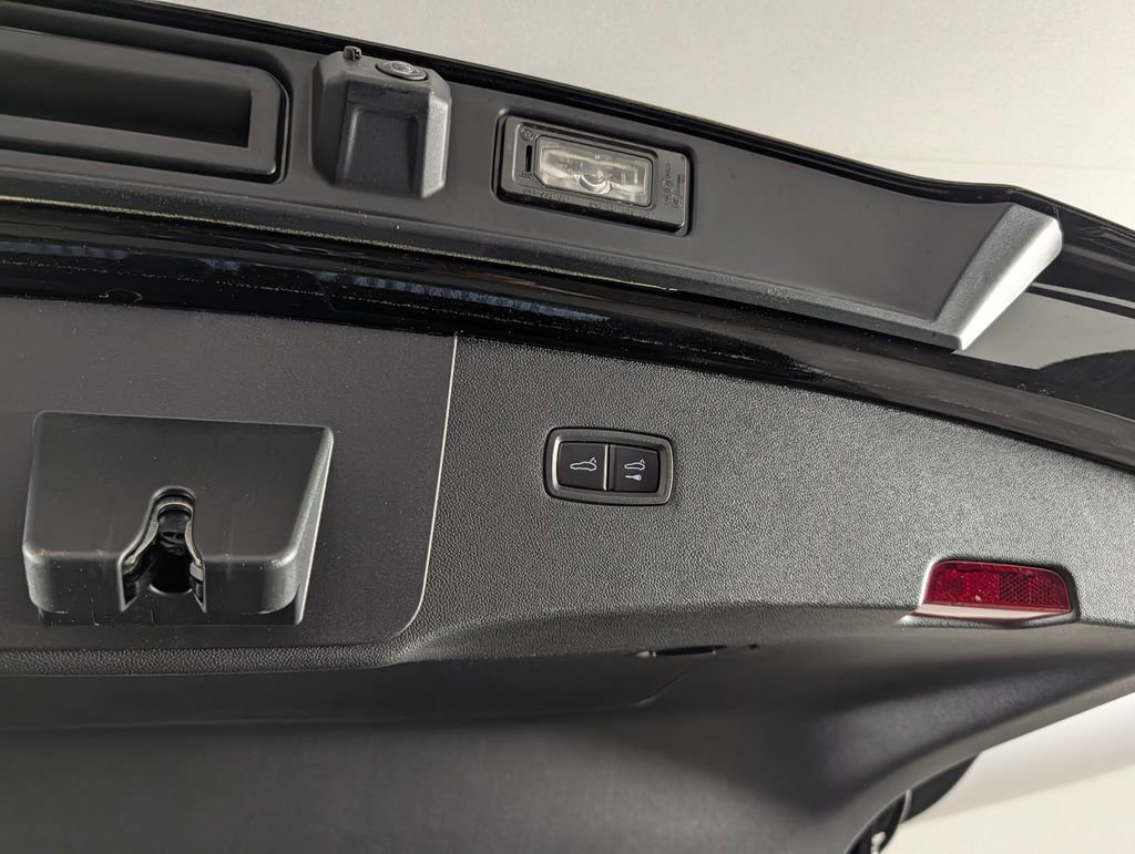 Certified 2025 Porsche Cayenne S image 18