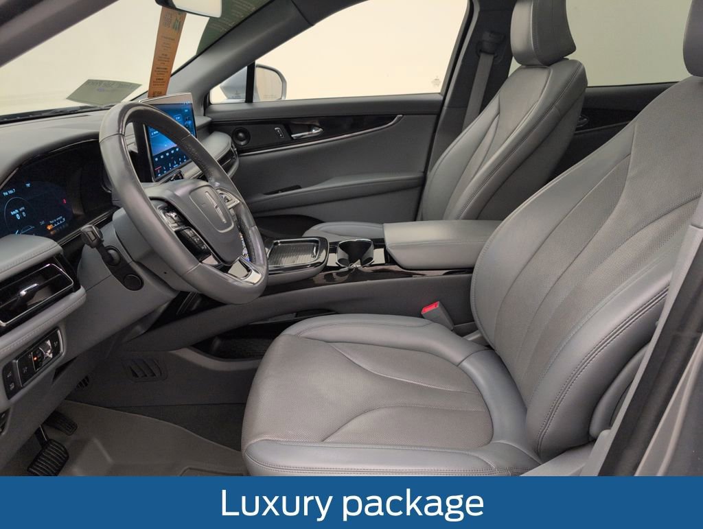 Used 2022 Lincoln Nautilus Reserve w/ Equipment Group 201A image 4