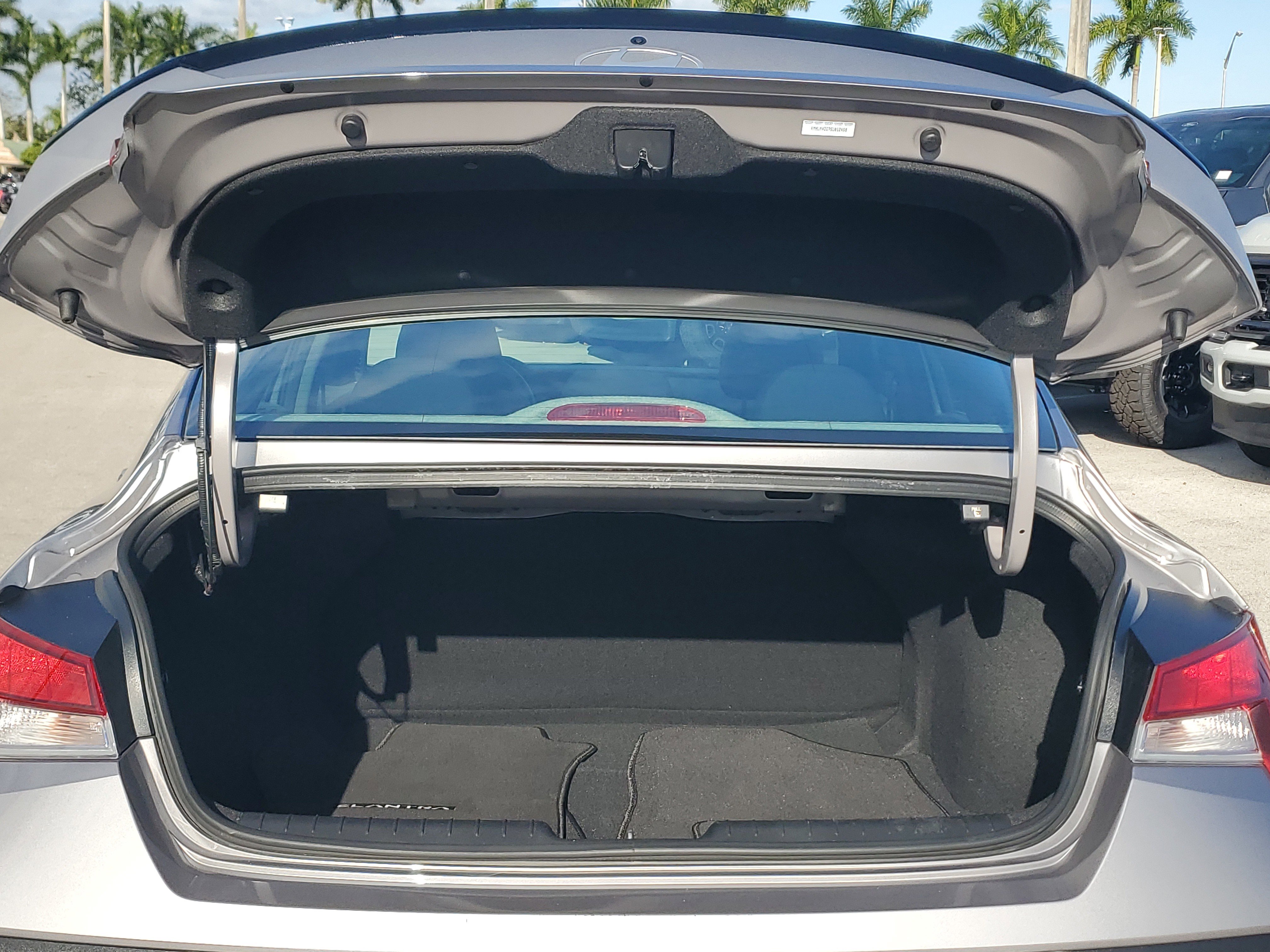 Used 2025 Hyundai Elantra Sport image 29