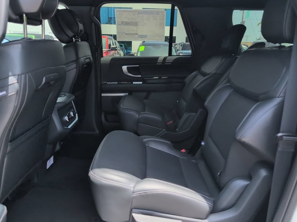 New 2026 Ford Expedition Max Platinum w/ Stealth Appearance Package AWD/4WD image 11