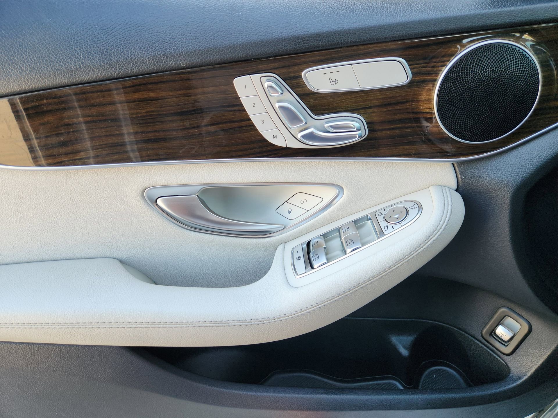 Used 2017 Mercedes-Benz C 300 Sedan image 23