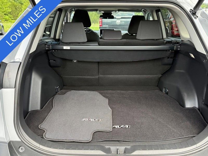 Used 2023 Toyota RAV4 XLE image 4