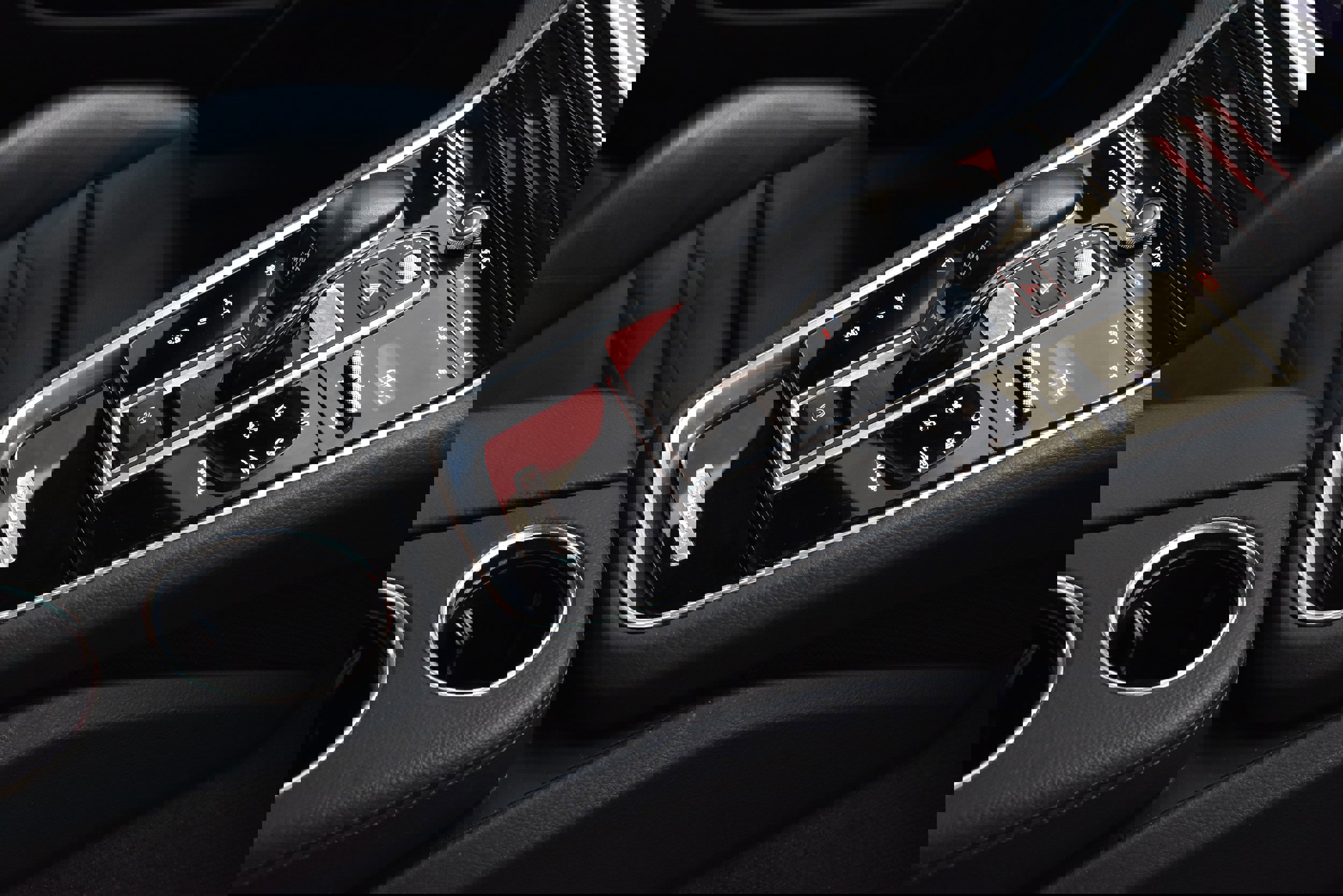 Used 2023 Porsche Panamera 4 Platinum Edition image 28