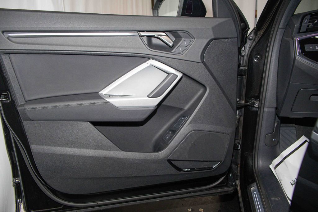 Used 2023 Audi Q3 2.0T Premium Plus w/ Premium Plus Package image 9