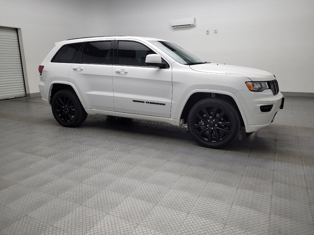 Used 2018 Jeep Grand Cherokee Altitude RWD image 11