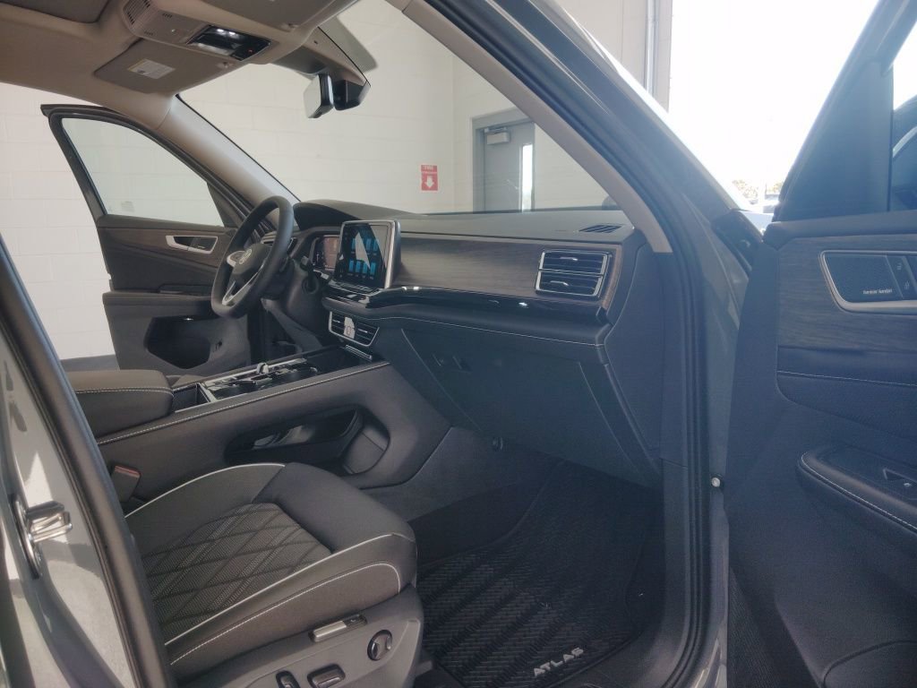 New 2026 Volkswagen Atlas SEL Premium R-Line image 17