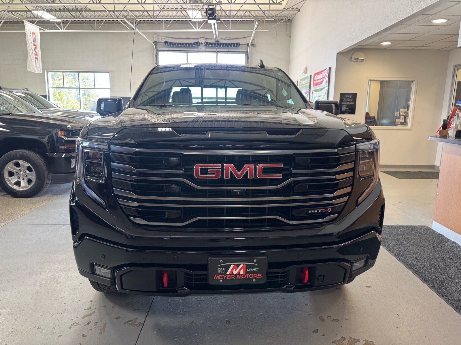 Used 2025 GMC Sierra 1500 AT4 w/ AT4 Premium Package image 2