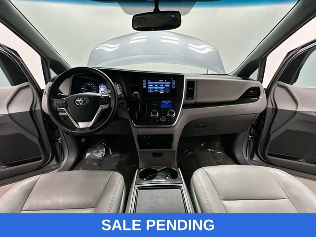 Used 2017 Toyota Sienna XLE Premium FWD image 22