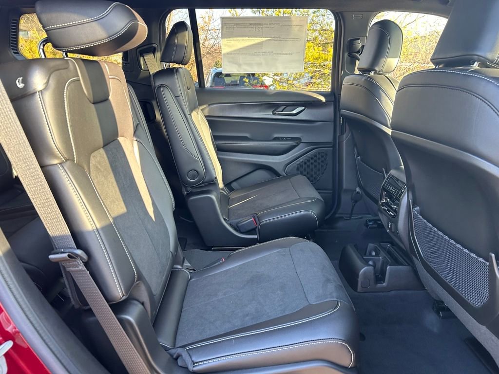 New 2025 Jeep Grand Cherokee L Altitude image 24