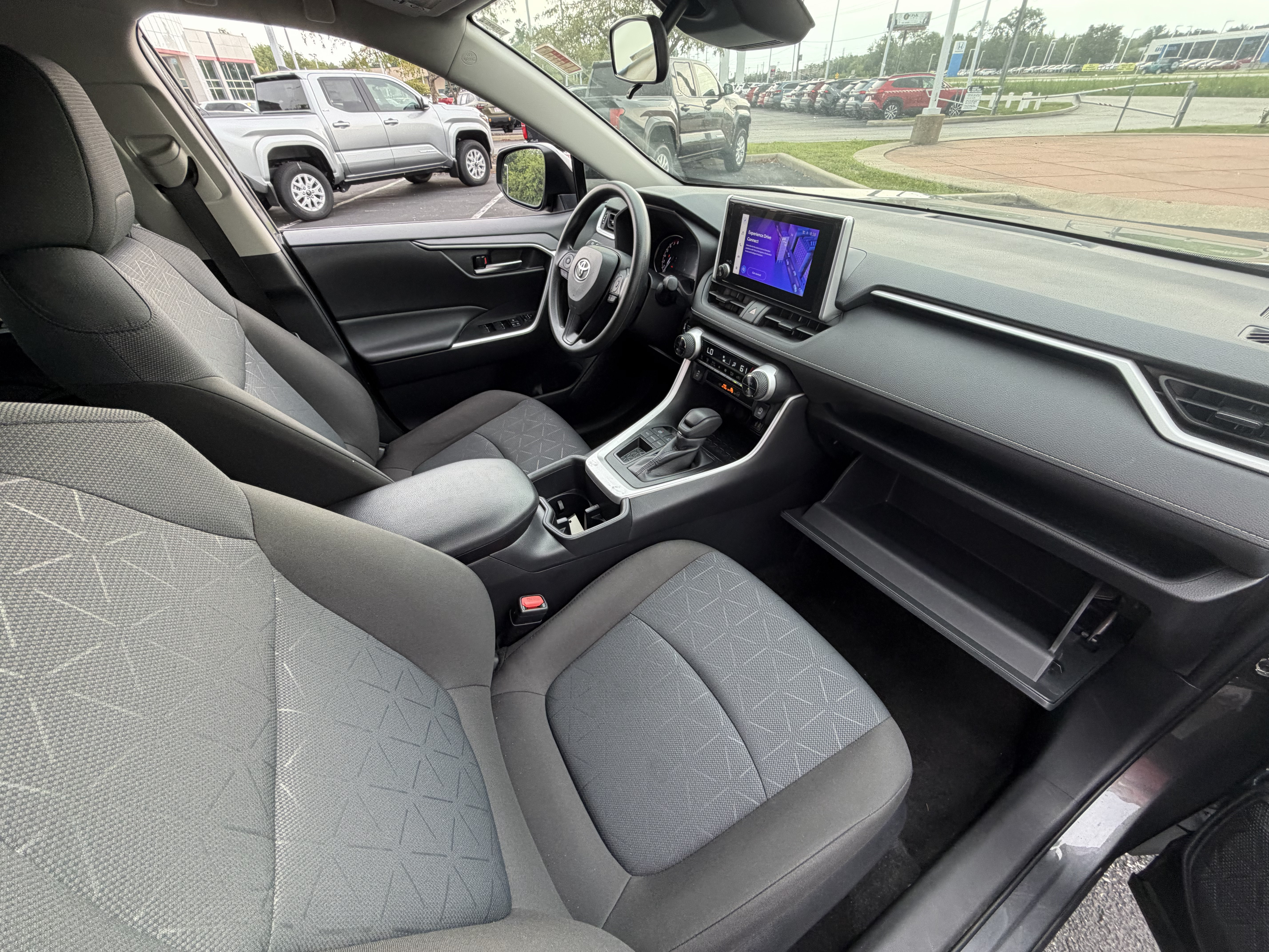 Used 2025 Toyota RAV4 XLE FWD image 12