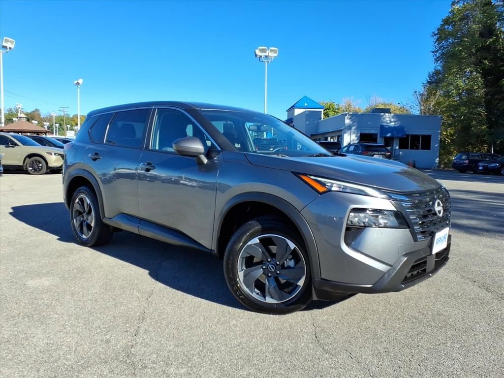Used 2024 Nissan Rogue SV image 2