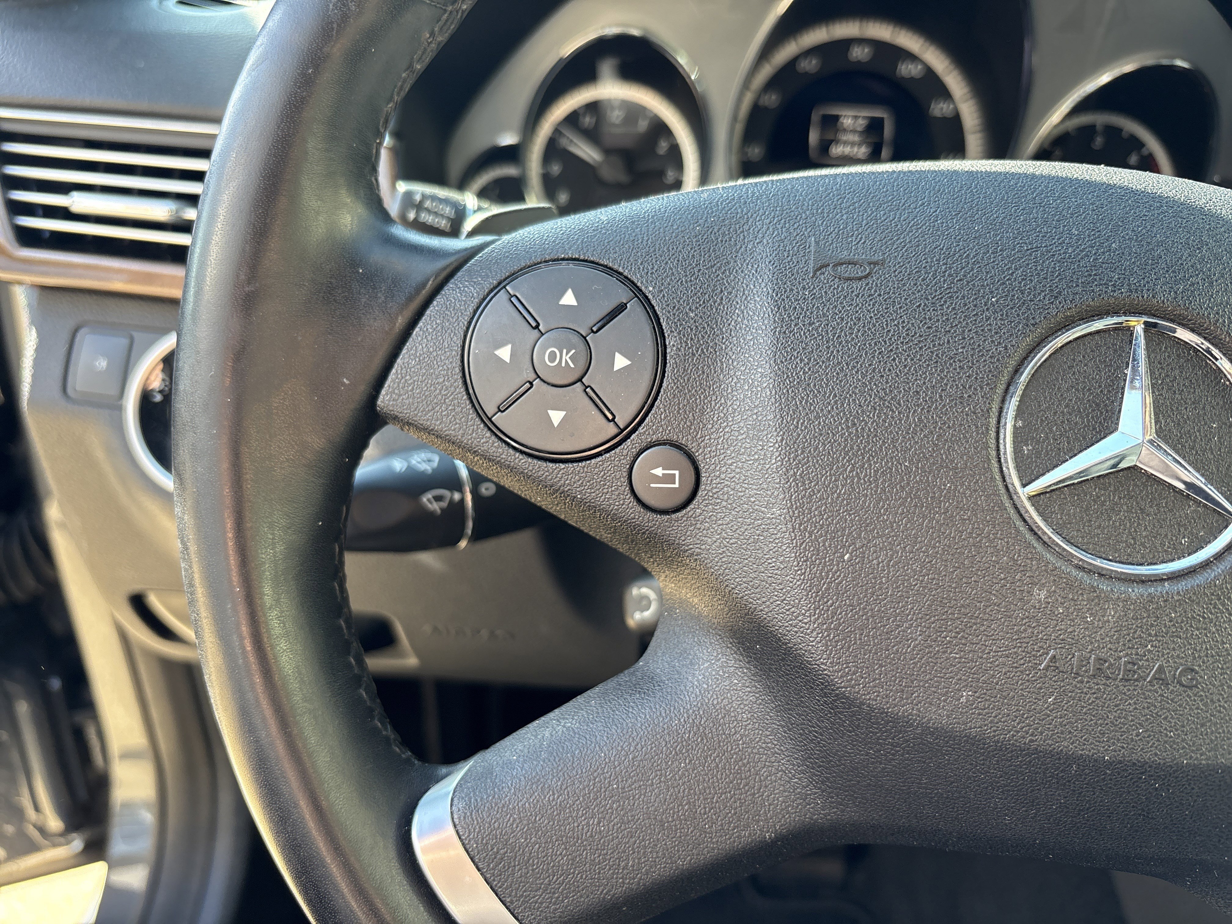Used 2011 Mercedes-Benz E 350 BlueTEC Sedan image 19