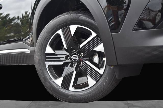 New 2026 Nissan Kicks SV w/ SV Premium Package image 3