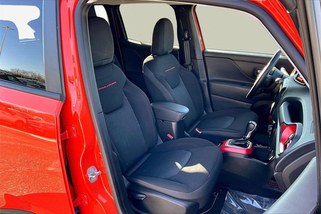Used 2021 Jeep Renegade Trailhawk image 7
