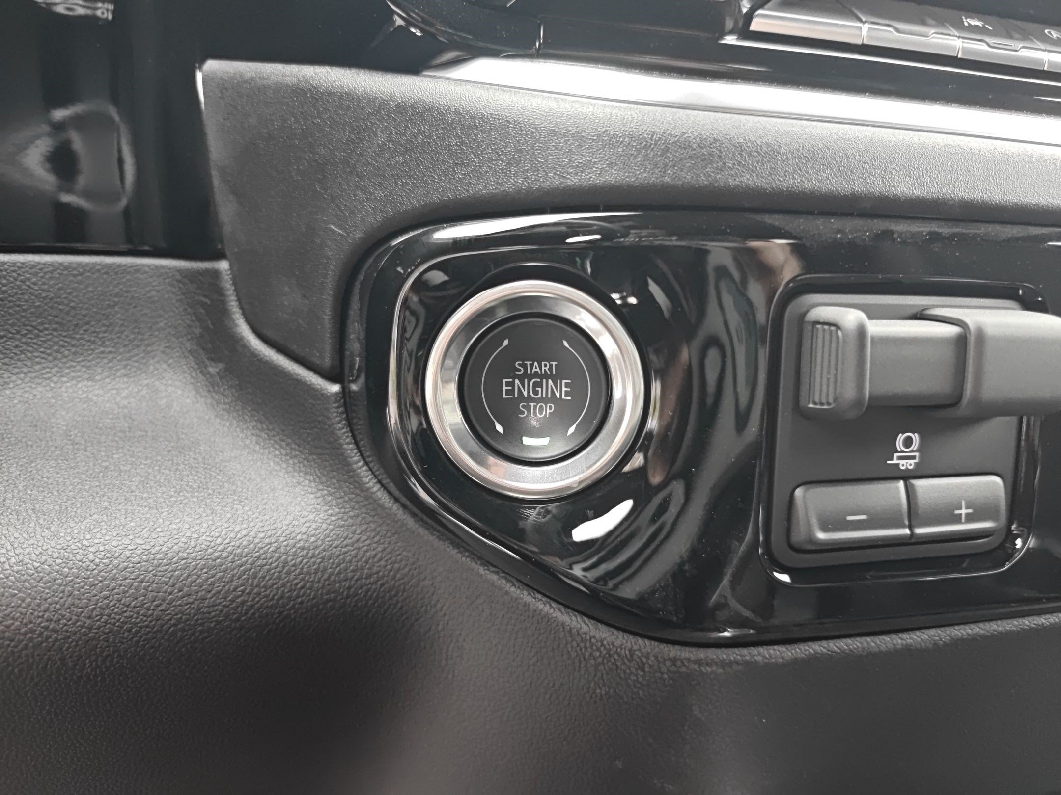 Certified 2026 Chevrolet Silverado 1500 LT AWD/4WD image 25