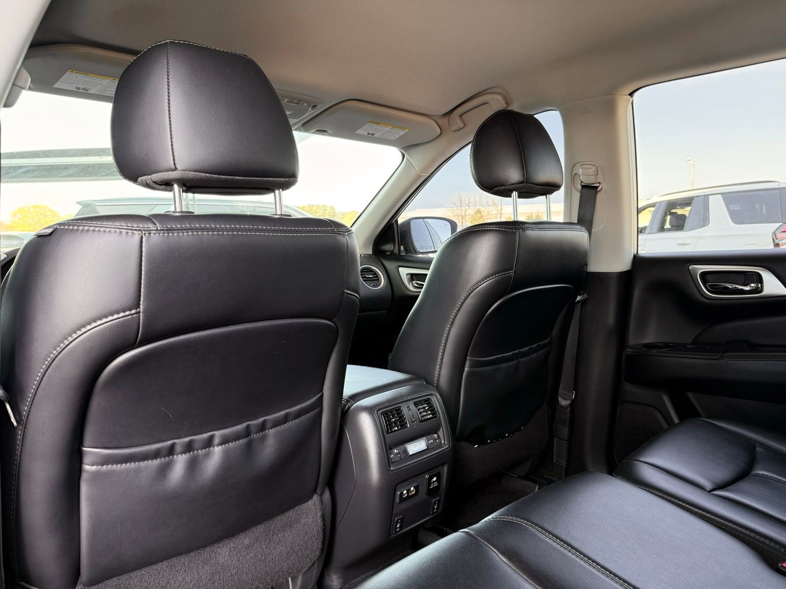 Used 2019 Nissan Pathfinder SL image 23