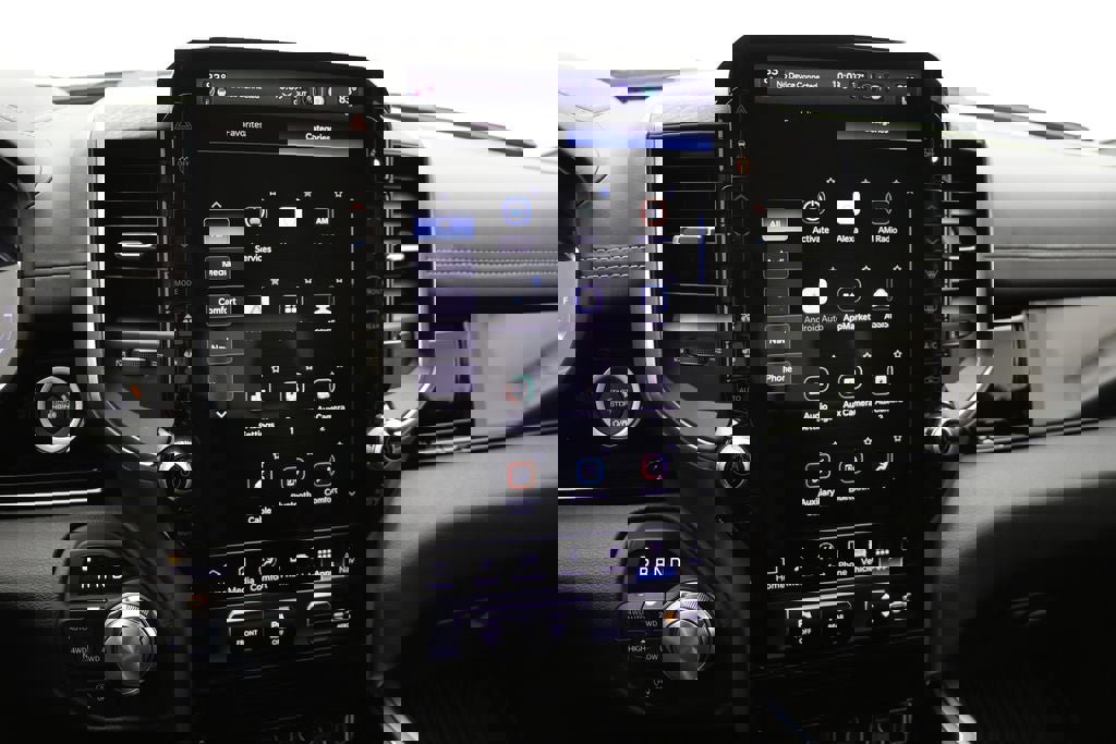 Used 2025 RAM 1500 Laramie w/ Night Edition image 34