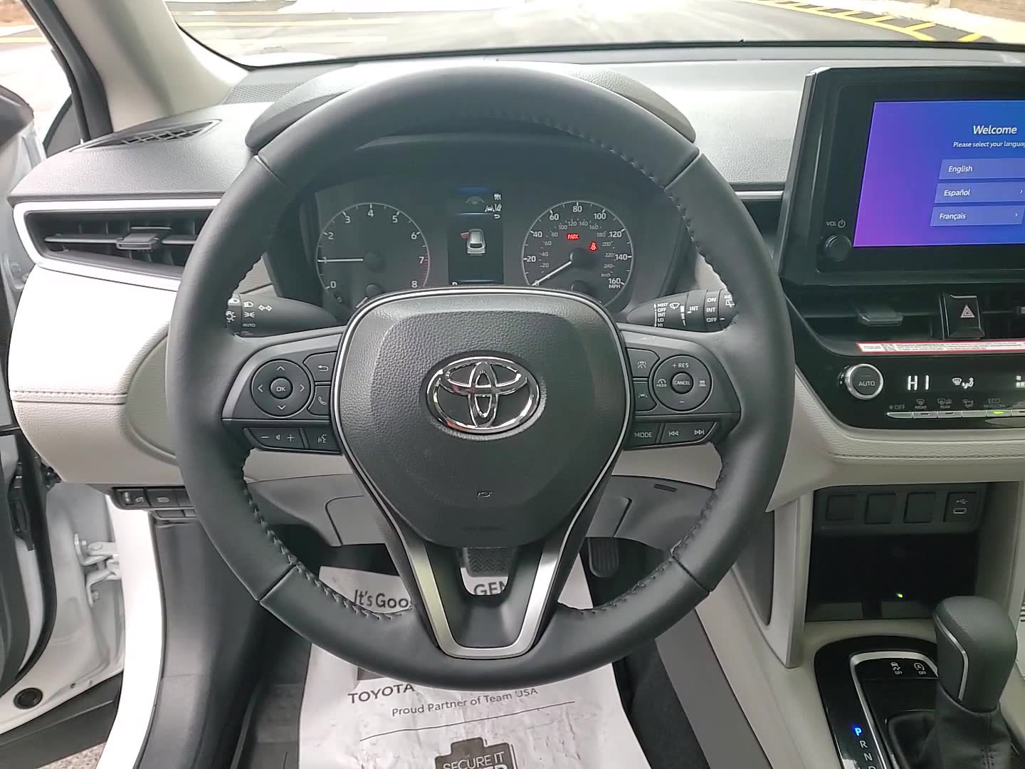 Used 2025 Toyota Corolla Cross LE image 13