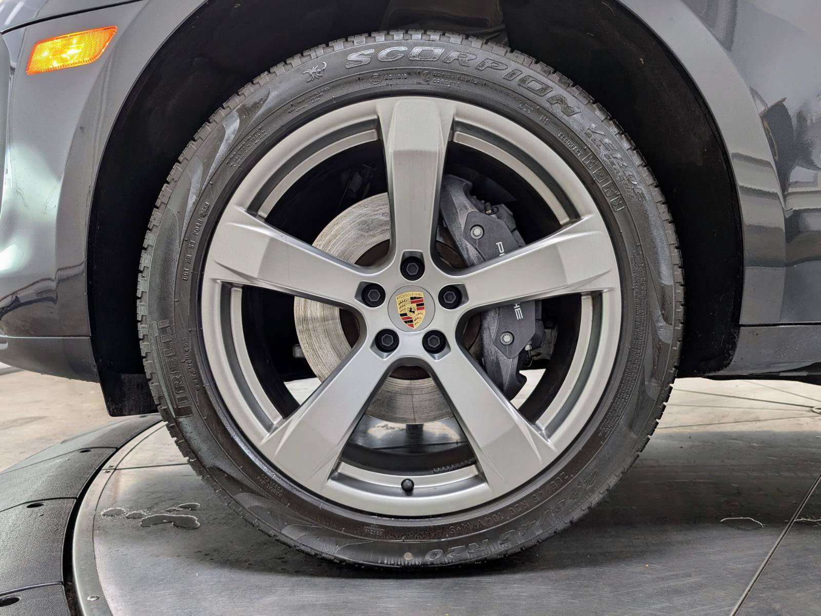 Used 2024 Porsche Macan AWD/4WD image 12