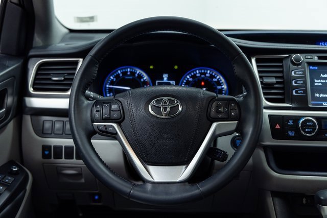 Used 2016 Toyota Highlander XLE image 14