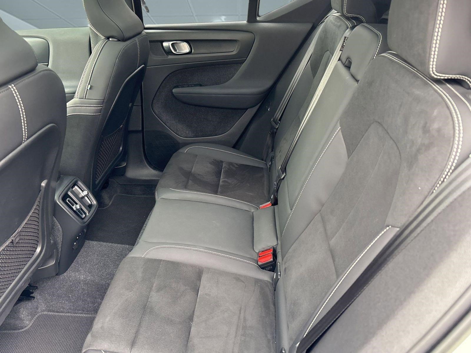 Certified 2023 Volvo XC40 B5 Plus w/ Climate Package image 23