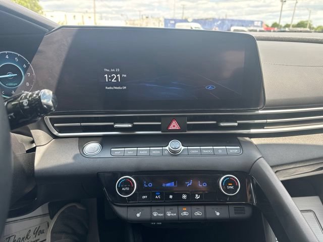 Used 2023 Hyundai Elantra SEL w/ Convenience Package FWD image 19