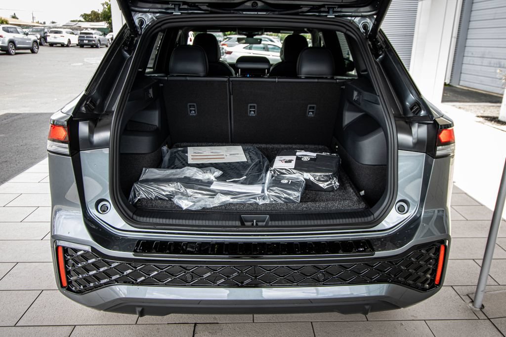 New 2026 Volkswagen Tiguan SE R-Line FWD image 20