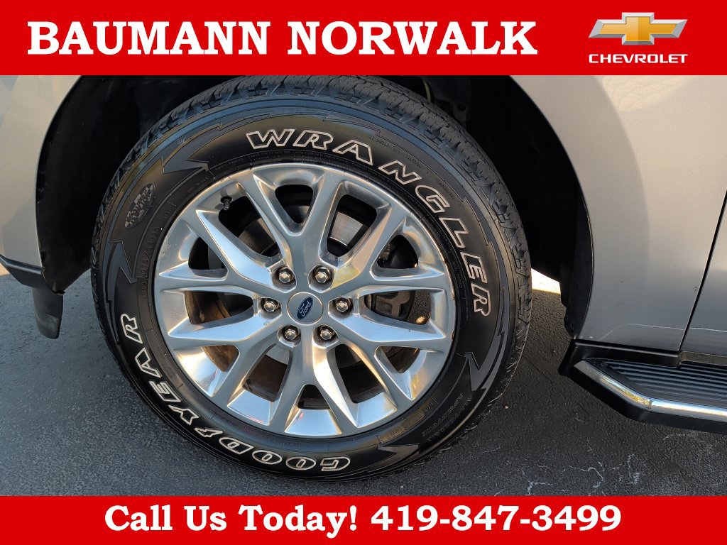 Used 2020 Ford Expedition XLT w/ Equipment Group 202A AWD/4WD image 12