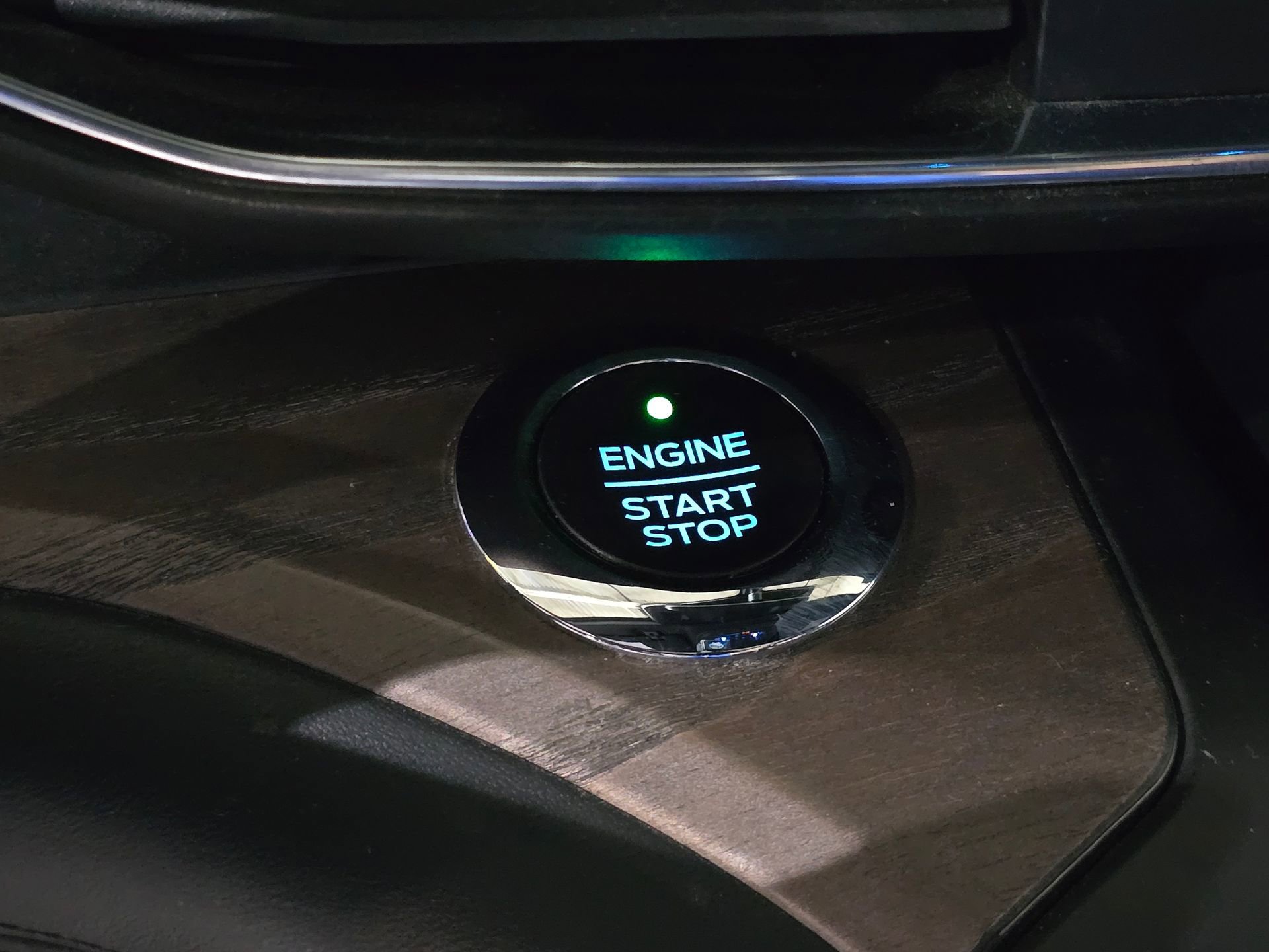 Used 2020 Ford Explorer Platinum w/ Premium Technology Package image 30