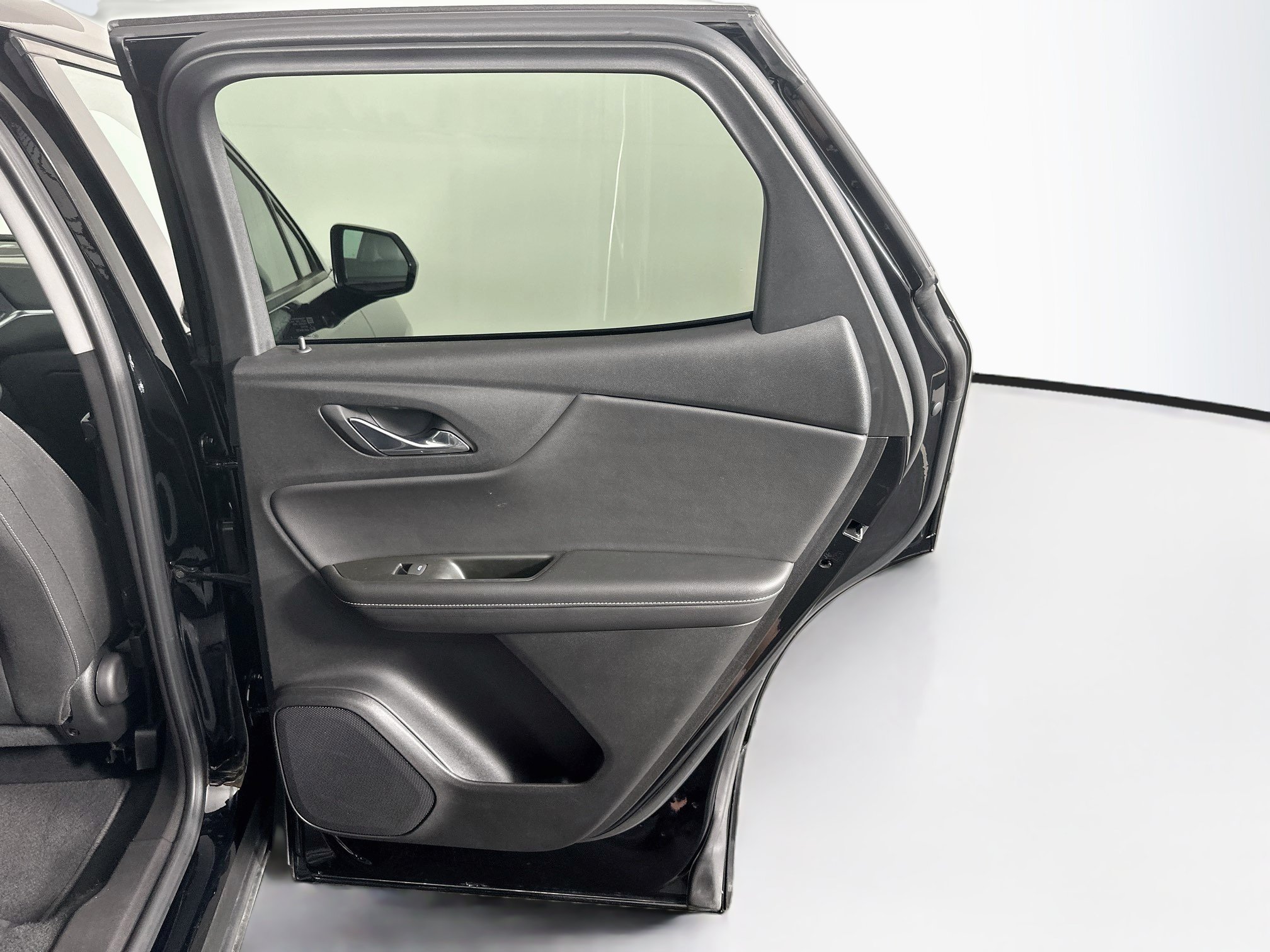 Used 2025 Chevrolet Blazer LT FWD image 29