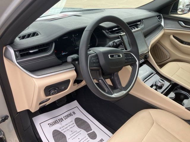 Certified 2023 Jeep Grand Cherokee L Limited w/ Black Appearance Package AWD/4WD image 14