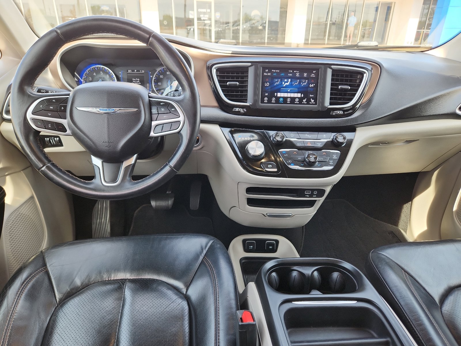 Used 2018 Chrysler Pacifica Touring-L FWD image 11