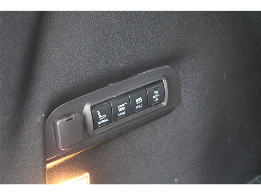 Used 2017 Ford Explorer Platinum image 32