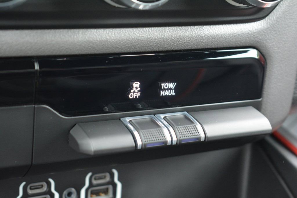 Used 2022 RAM 1500 Rebel AWD/4WD image 19