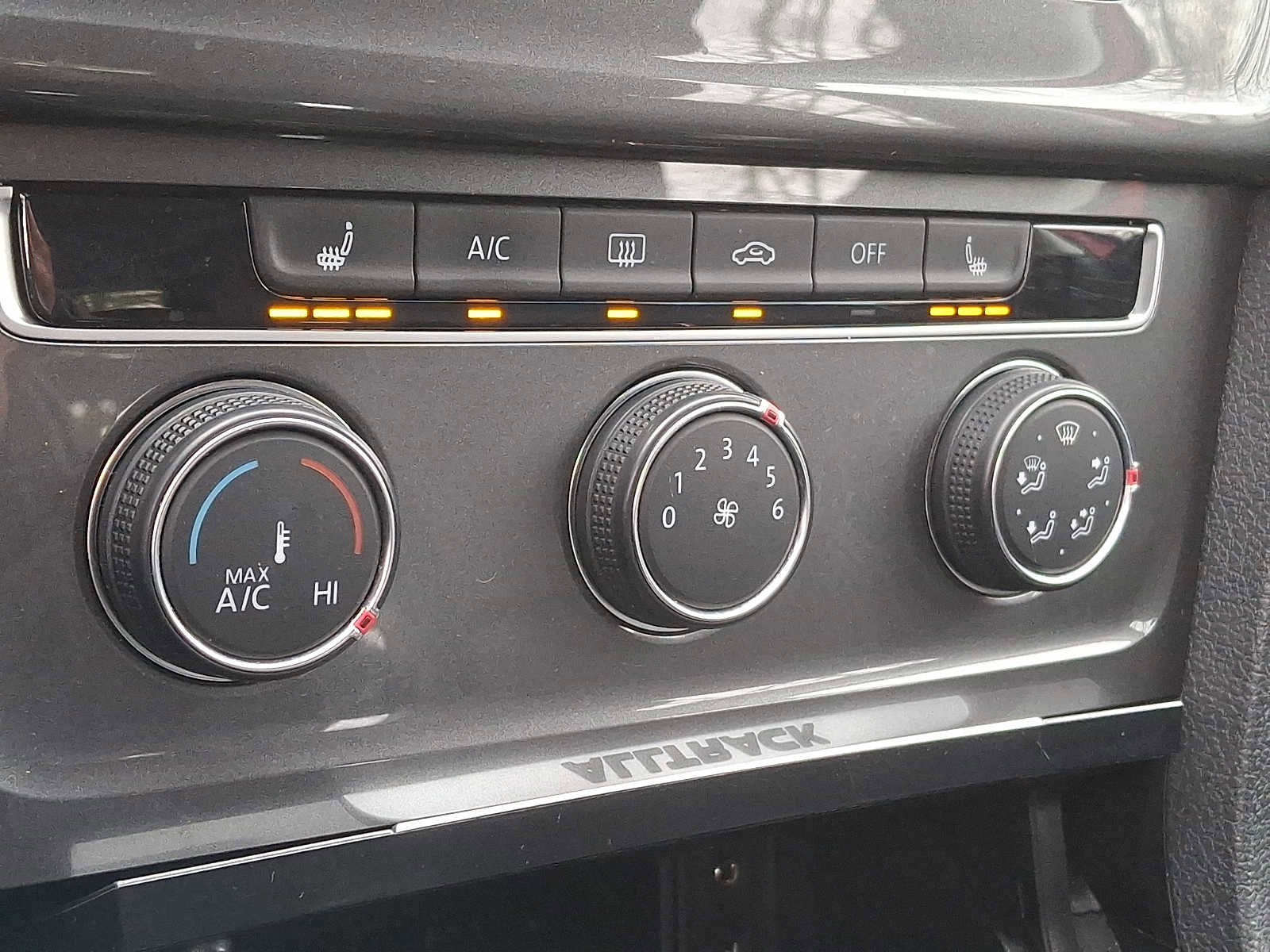 Used 2017 Volkswagen Golf Alltrack S image 12