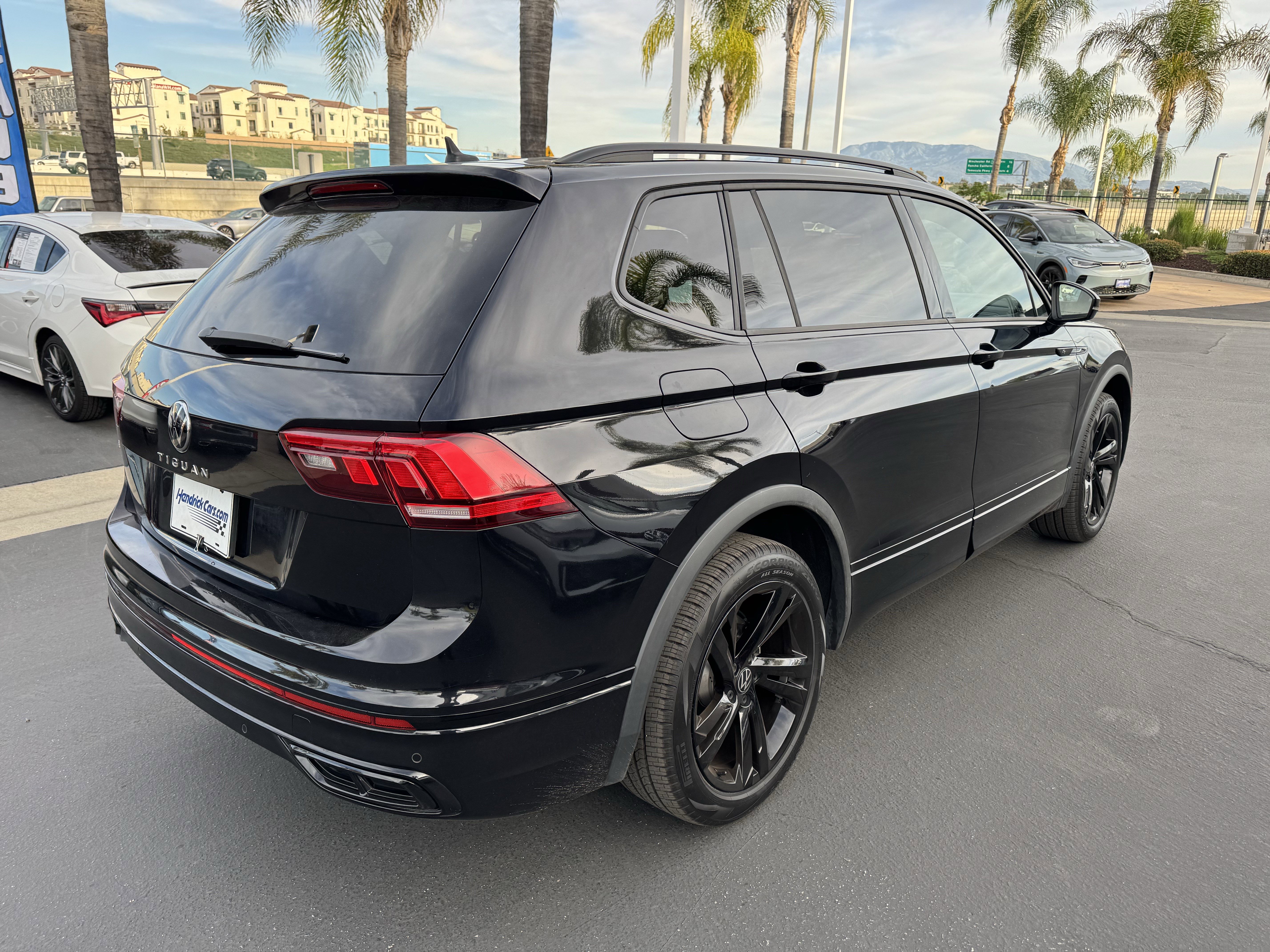 Certified 2023 Volkswagen Tiguan SE R-Line image 10