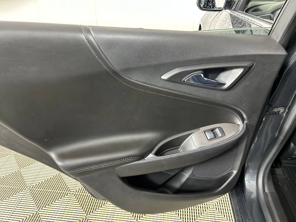 Used 2018 Chevrolet Malibu LT w/ Leather Package FWD image 17