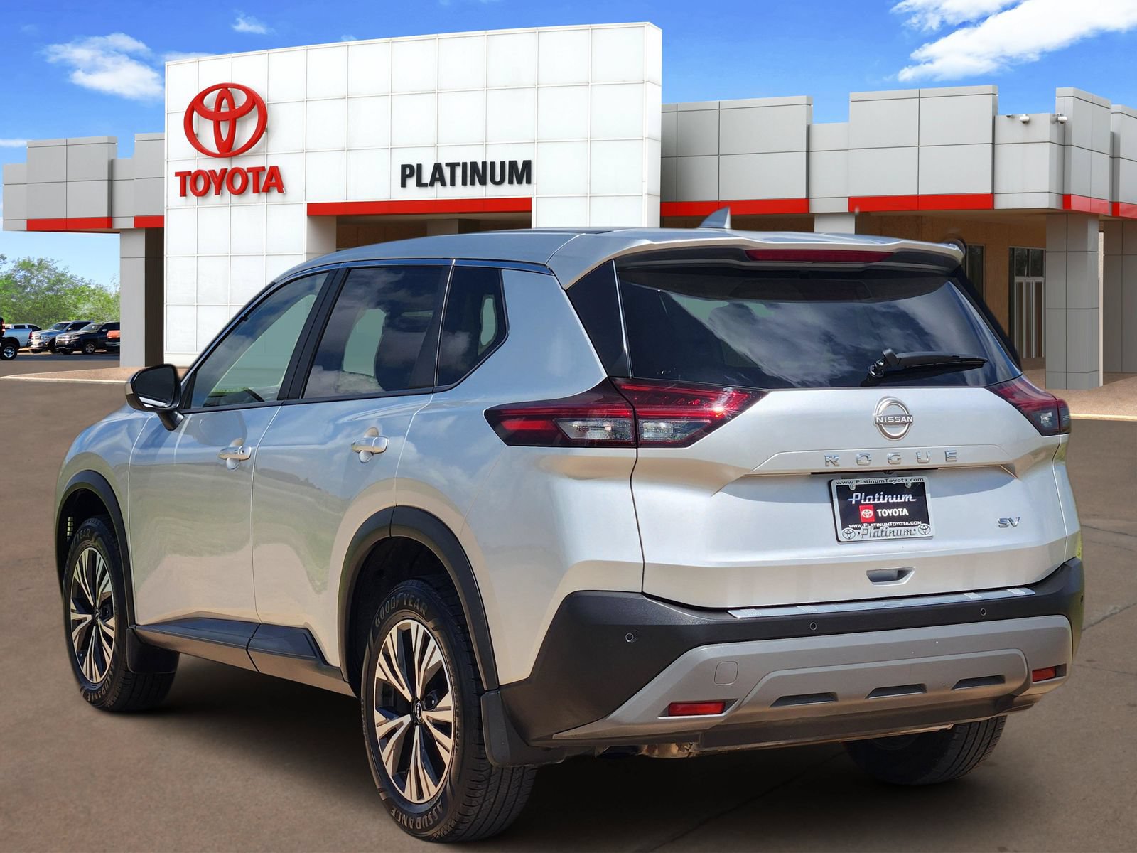 Used 2023 Nissan Rogue SV FWD image 5