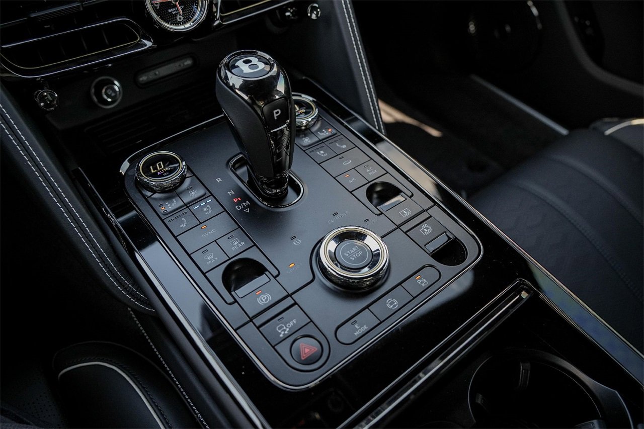 New 2025 Bentley Flying Spur Plug-In Hybrid image 28