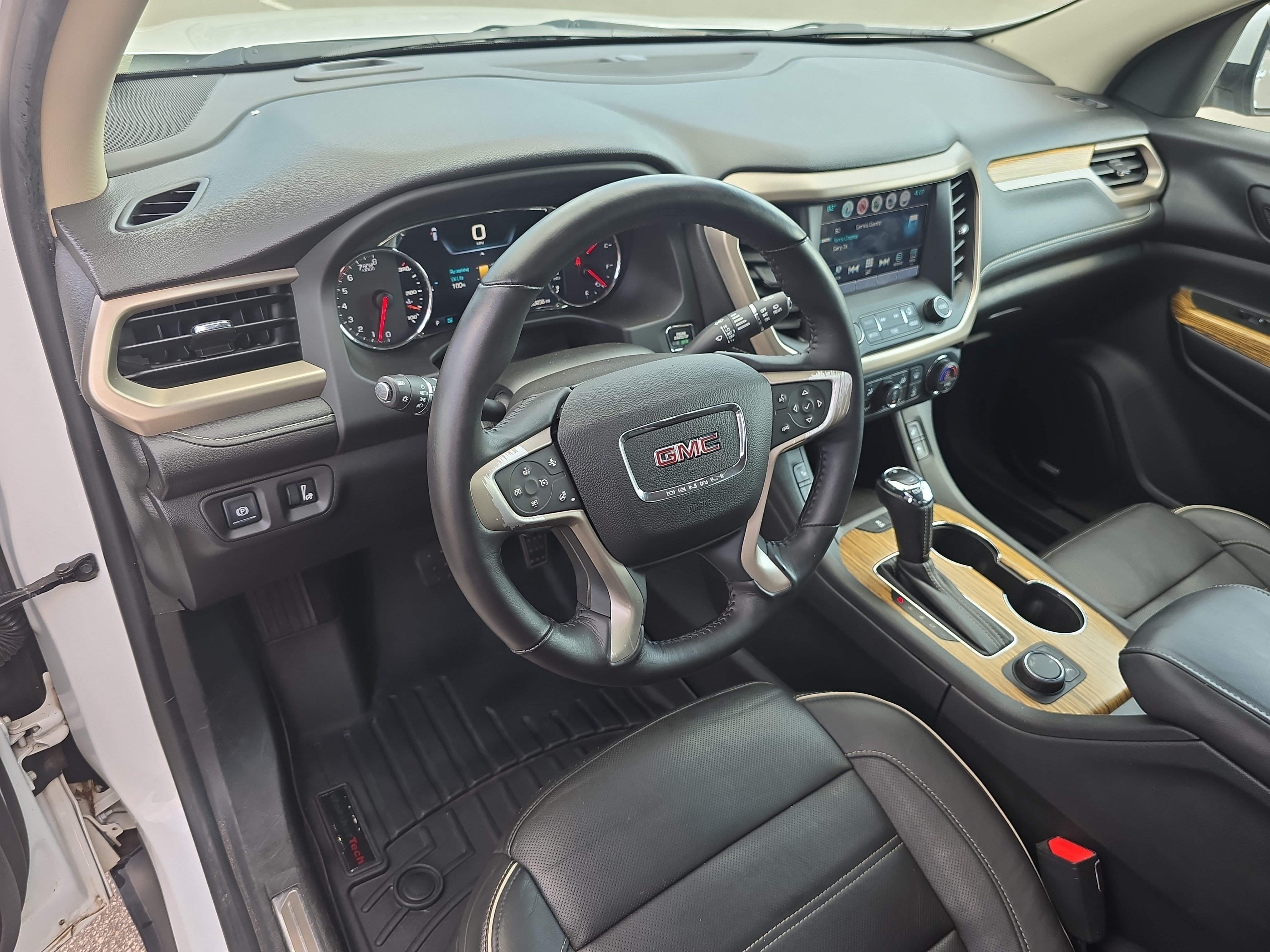 Used 2017 GMC Acadia Denali w/ Technology Package FWD image 16