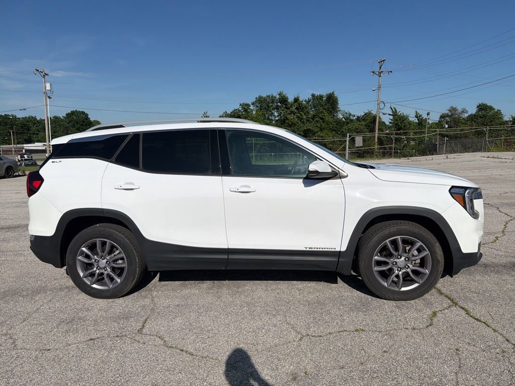 Used 2023 GMC Terrain SLT AWD/4WD image 4
