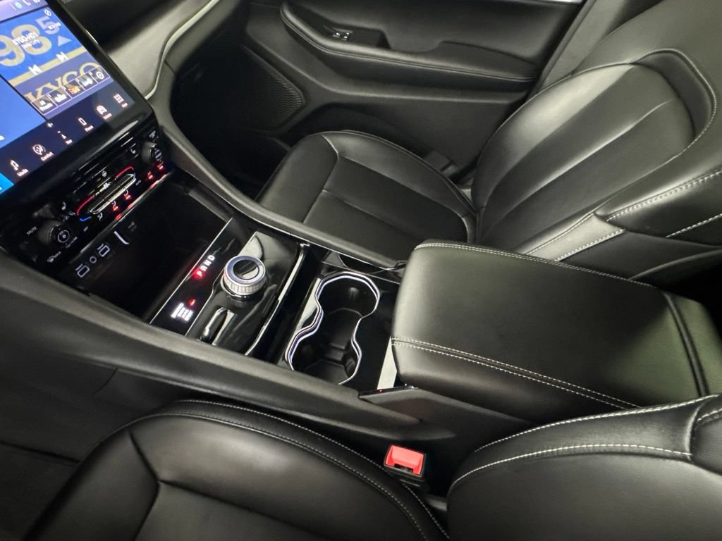 Certified 2023 Jeep Grand Cherokee Limited w/ Black Appearance Package AWD/4WD image 22
