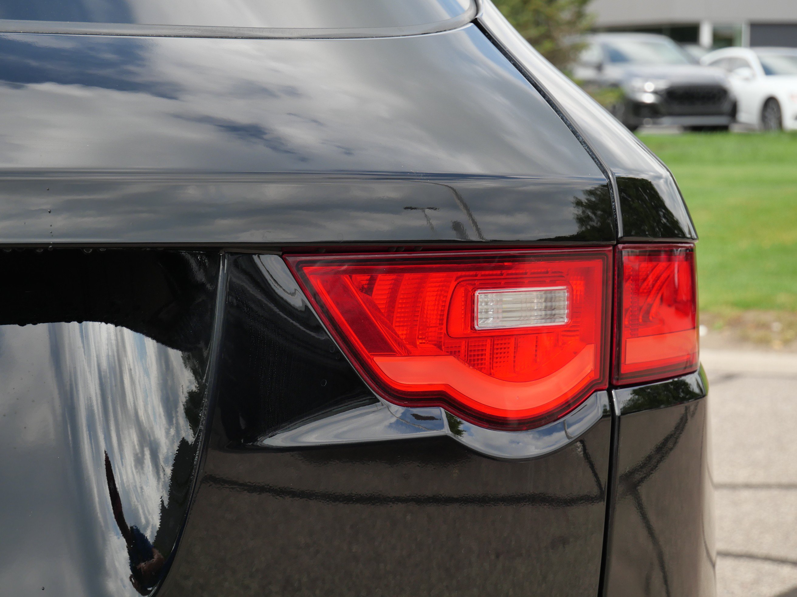 Used 2019 Jaguar F-PACE Prestige AWD/4WD image 11